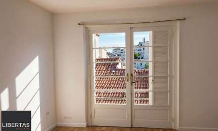 Vende-se apartamento com 2 quartos, 76m², sacada e 1 vaga - Auxiliadora
