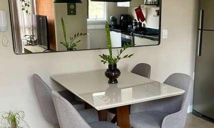 Apartamento com 02 quartos e 01 vaga escriturada no Bairro Cavalhada