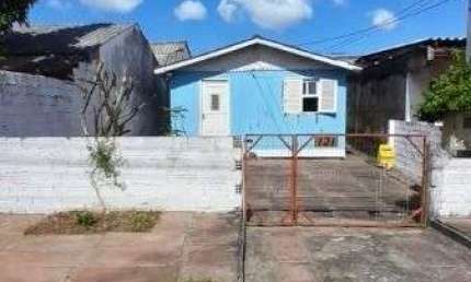Casa em Porto Alegre, no bairro Restinga, com 2 dormitório(s), e 2 banheiros, à venda.