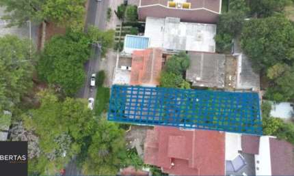 Terreno à venda em localização privilegiada na Chácara das Pedras – 420m²