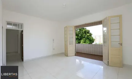 3 dormitórios com 94 privativos com sacada, sol leste, possui 1 vaga