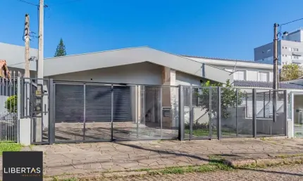 Casa com 3 dormitórios e 4 vagas no bairro jardim lindóia
