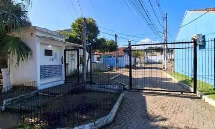 Casa de 1 Dormitório dentro de condomínio fechado no bairro Guáruja.