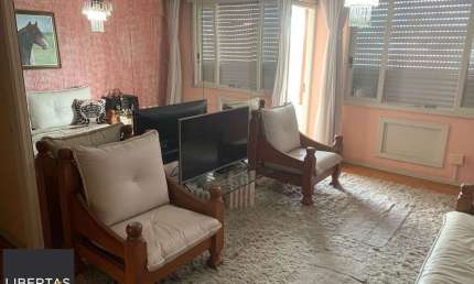 Apartamento 3 dormitórios com 2 banheiros e garagem no Menino Deus