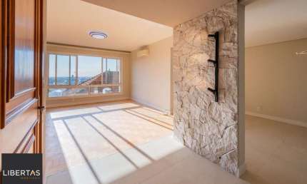 Apartamento com 3 suítes com vista e totalmente reforamdo no Moinhos de Vento