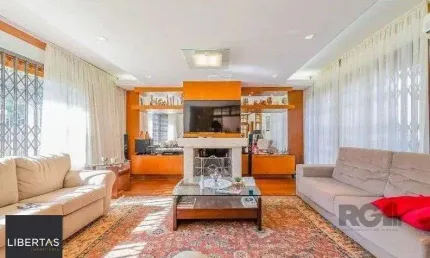 Casa 221m² - 3 dormitórios, 1 suíte, 4 vagas de garagem no bairro Vila Assunção