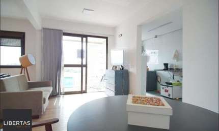 Apartamento 2 dormitórios  com sacada e churrasqueira.