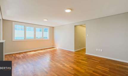 Apartamento 03 dormitórios com Garagem no Bairro 03 Figueiras em Porto Alegre