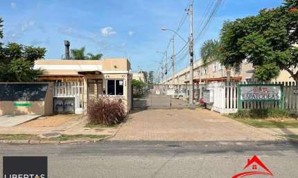 Sobrado em condomínio fechado no bairro Ponta Grossa