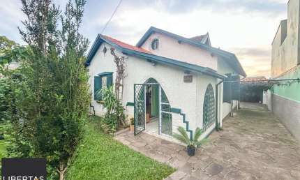 Casa Residencial com 3 Quartos, sendo 1 suíte e 3 Banheiros, no Bairro Santa Teresa em Porto Alegre, RS
