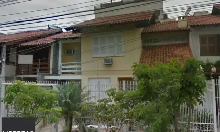 Casa a venda de 4 dormitórios com 325,40 m², no bairro Jardim Lindóia em Porto Alegre.