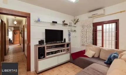 Casa térrea  com 200m² privativos, 3 quartos, Rua Sylvio Sanson - Sarandi