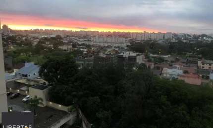 Apartamento com sacada e churrasqueira com 2 quartos e 52m²  privativos no Bairro Sarandi, Porto Alegre.