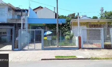 Casa residencial aconchegante com ampla área da lazer com churrasqueira.