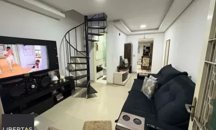 Casa 2 dorm, sala, cozinha, banheiro e área gourmet. Aceita carro no negócio.