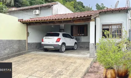 Casa em Porto Alegre, no bairro Vila Nova, com 3 dormitórios, 156 m² , 4 vagas.