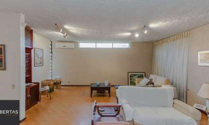 Casa com 3 dormitórios com 279.5m², no bairro Três Figueiras