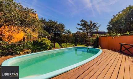 Casa de 3 dormitórios, no Bairro Ponta Grossa - Porto Alegre