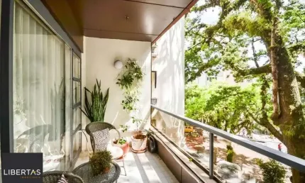 Apartamento com 3 dormitórios no bairro Menino Deus, Porto Aelgre