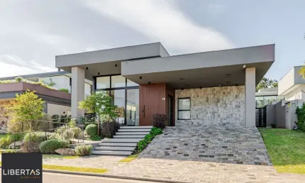 Casa em condomínio na Estrada das Três Meninas, Alphaville