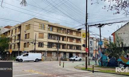 APARTAMENTO A VENDA, 3 DORMITÓRIOS REFORMADO NA JOÃO ALFREDO.