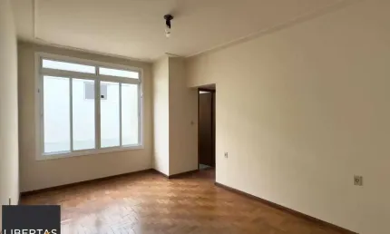 Apartamento 2 dormitórios com peças amplas no bairro praia de belas