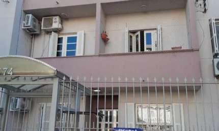 Apartamento térreo de dois quartos no bairro Santana em Porto Alegre