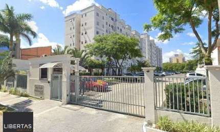 Cobertura semi mobiliada com 3 quartos e 1 vaga de garagem na Rua Sadi Castro.