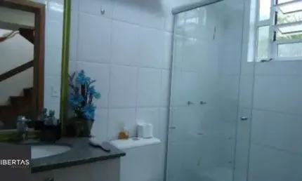 Sítio em Porto Alegre, no bairro Aberta Dos Morros, com 3 dormitório(s), e 3 banheiros, à venda.