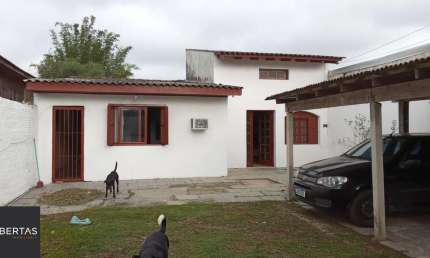 Casa de 3 dormitórios  a Venda no Bairro Ponta Grossa - Porto Alegre