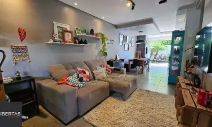 Casa em Porto Alegre, no bairro Hípica, com 3 dormitório(s), e 3 banheiros, à venda.