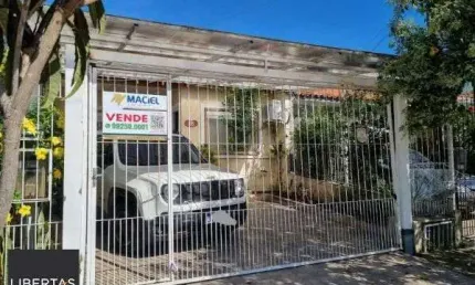 Casa em Porto Alegre, no bairro Hípica, com 2 dormitório(s), e 2 banheiros, à venda.