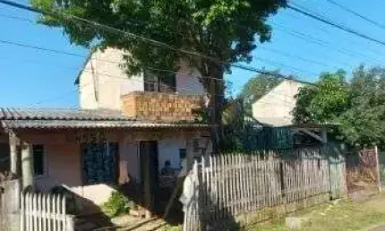 Casa em Porto Alegre, no bairro Hípica, com 2 dormitório(s), e 2 banheiros, à venda.