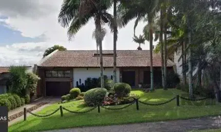 Casa em Porto Alegre, no bairro Vila Assunção, com 3 dormitório(s), à venda.