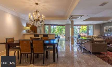 Casa em Condomínio com 487m² | 4 Dormitórios sendo 4 suítes, 3 vagas, no Bairro Três Figueiras, Porto Alegre