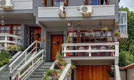 Casa em condomínio bairro Tristeza, com 185m² privativos.