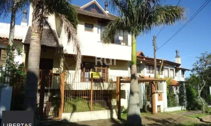 Casa com 3 quartos à venda na Rua Comendador José Júlio de Mello, 184, Teresópolis, Porto Alegre