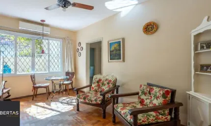 Apartamento térreo com pátio à venda no bom fim – 2 dormitórios e dependência