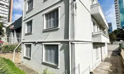 Apartamento térreo com 2 quartos e 1 vaga de garagem no Bairro Auxiliadora