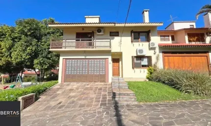 Casa com 3 quartos à venda na Praça São Caetano, 90, Teresópolis, Porto Alegre