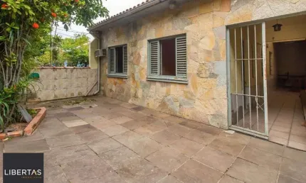 Casa com 3 dormitórios, 1 vaga e 74m² no bairro Cristo Redentor