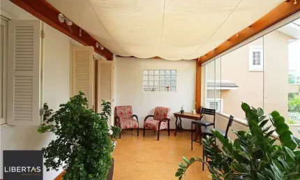 Casa com 3 quartos à venda na Rua Felizardo de Farias, 185, Medianeira, Porto Alegre