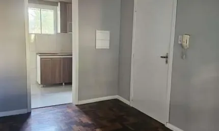 Ótimo apto 03 dormitórios, transformados em 2 dormitórios com living estendido no bairro cristal