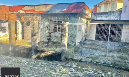 Casa no passo da areia, precisa reformas, terreno de 270 m²