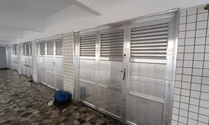 3 DORMITÓRIOS COM DEPENDENCIAS AMPLAS  VAGA FECHADA   !