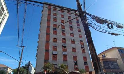 APARTAMENTO EM PRÉDIO COM ELEVADOR E VAGA PRIVATIVA COM PREÇO DE TRÊS ANDARES SEM ELEVADOR E VAGA