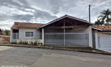 Casa para Venda em Pinhalzinho, Centro, 3 dormitórios, 1 banheiro, 2 vagas
