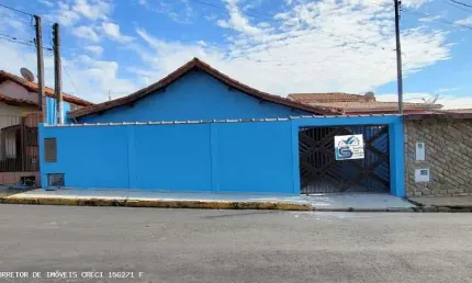 Casa para Venda em Pinhalzinho, Centro, 4 dormitórios, 2 suítes, 3 banheiros, 2 vagas