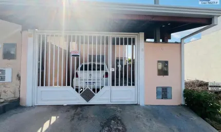 Casa para Venda em Pinhalzinho, Centro, 3 dormitórios, 1 suíte, 2 banheiros, 2 vagas