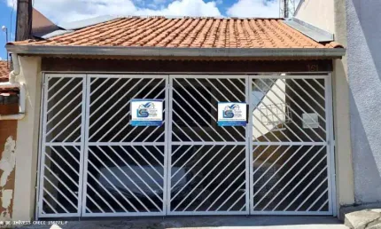 Casa para Venda em Pinhalzinho, Centro, 2 dormitórios, 1 suíte, 2 banheiros, 1 vaga